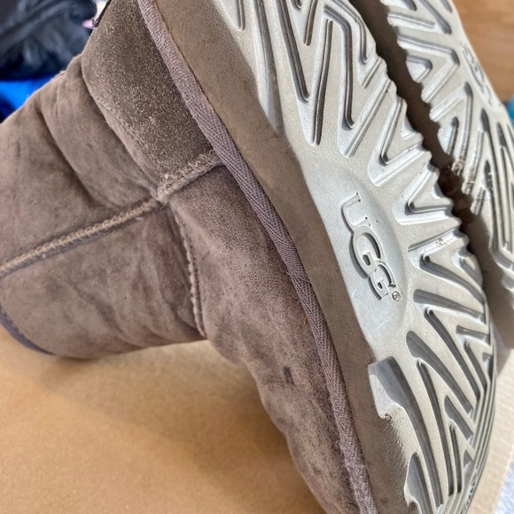 Kids' Ugg Boot Classic II in Grey | Size 2 - Picture 6 of 11